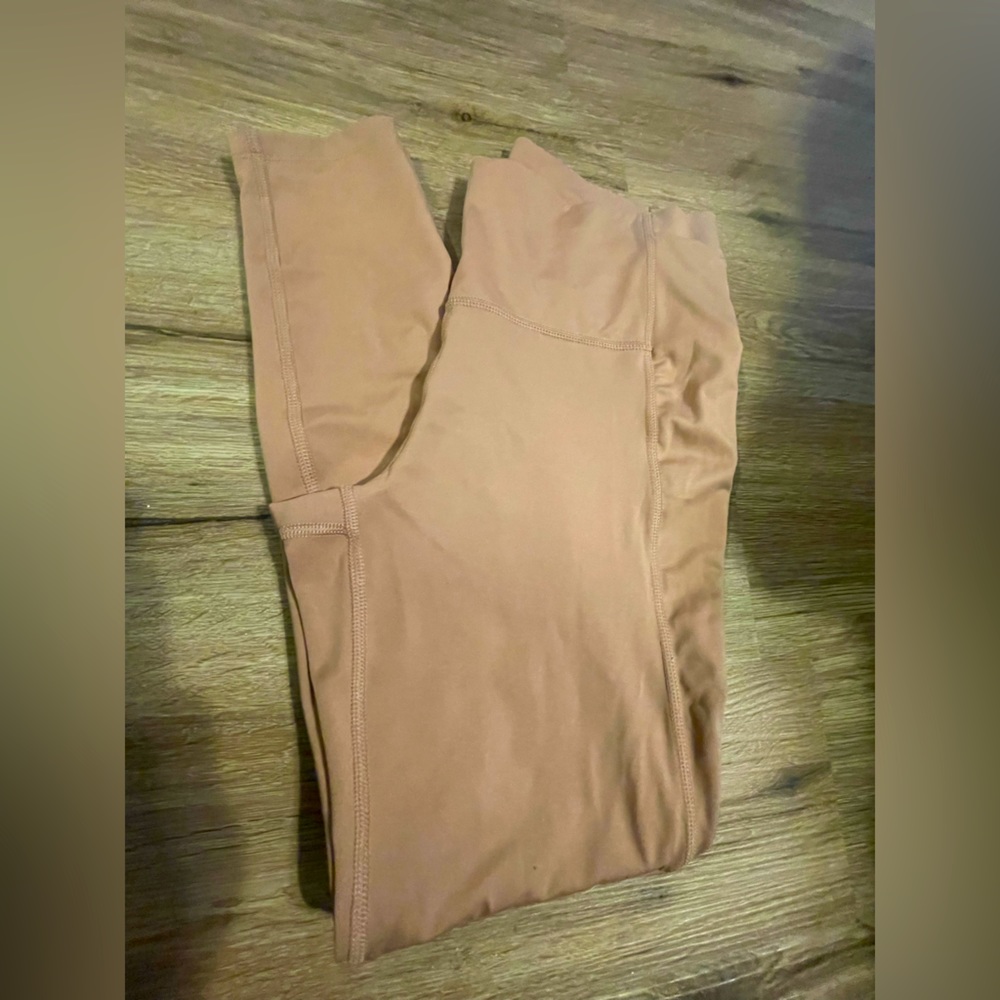 Nude leggings with pockets